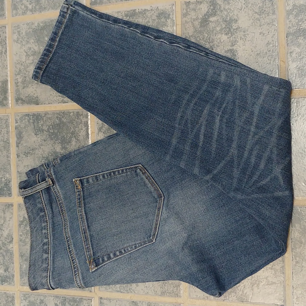 a.n.a 10P Lightwash Skinny Ankle Jeans